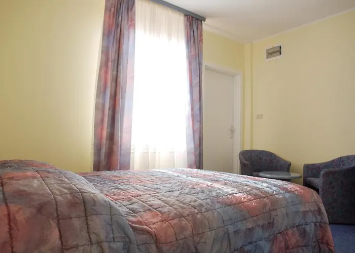 Garni Siesta Hotel 2*